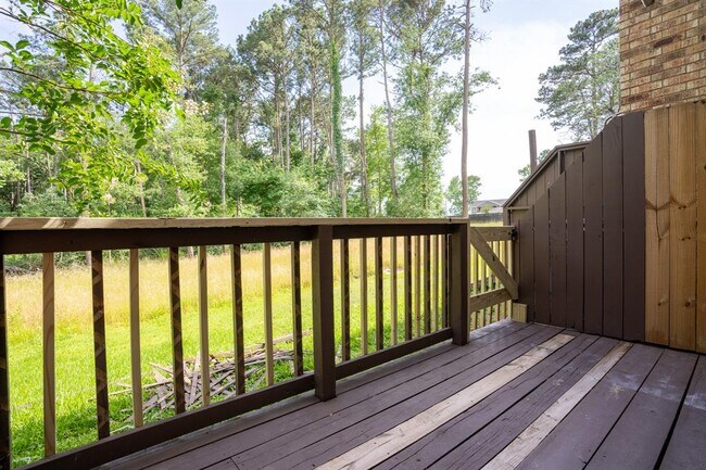 Building Photo - 2521 Crosstimbers St