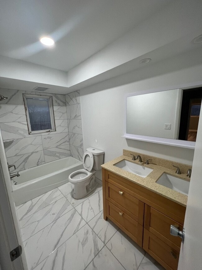 Building Photo - 1631 Dundee Rd