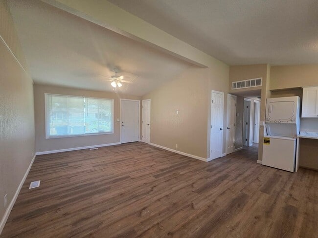Building Photo - Beautifully Remodeled 3-Bedroom Home in Westwood!