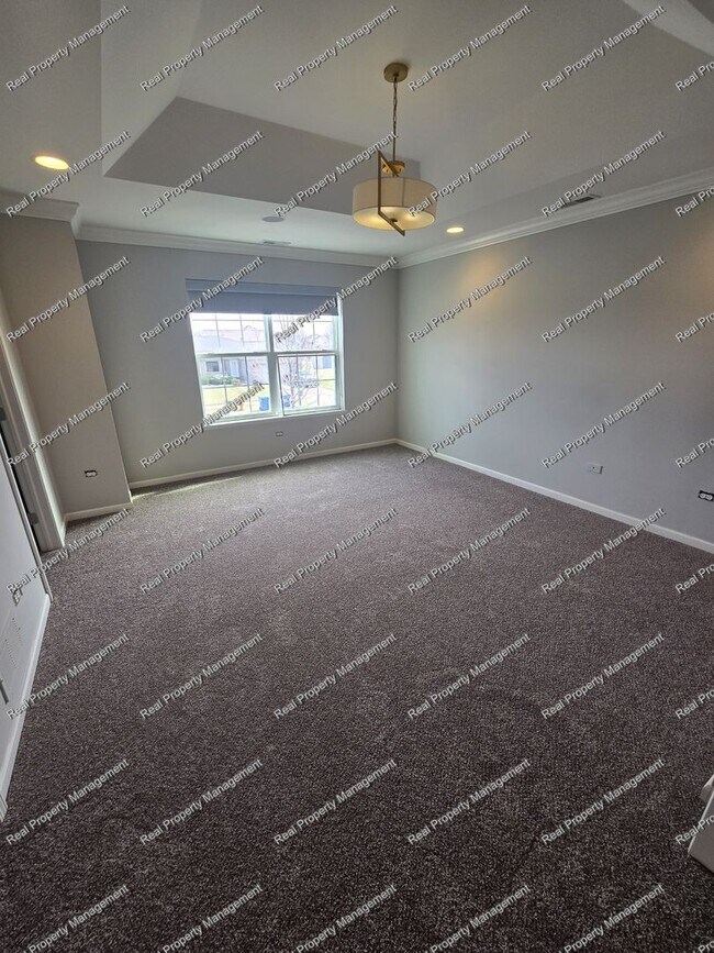 Building Photo - 3 Bedroom Townhome