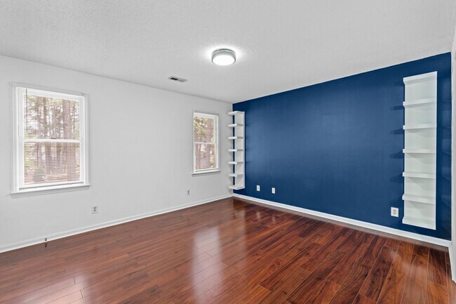 Building Photo - 5624 Darrow Dr