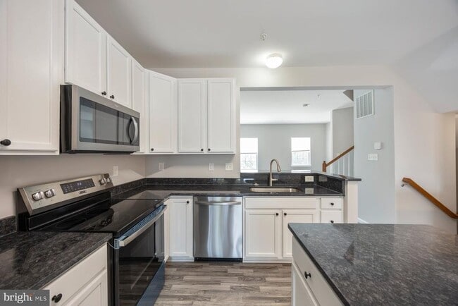 Building Photo - 947 Chase Walk