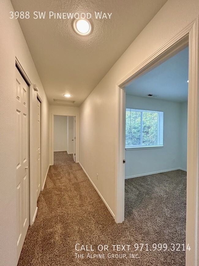 Building Photo - 3988 SW Pinewood Way