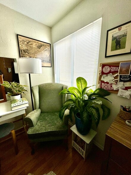 Building Photo - 212 Giles St Furnished Free Parking