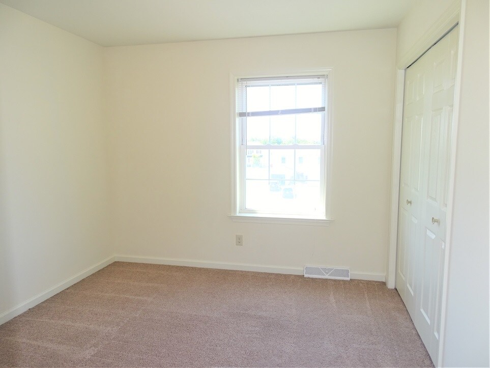 Building Photo - 312 Meadow View Dr