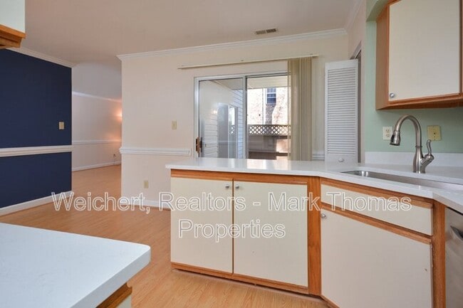 Building Photo - 425 Summerwalk Cir