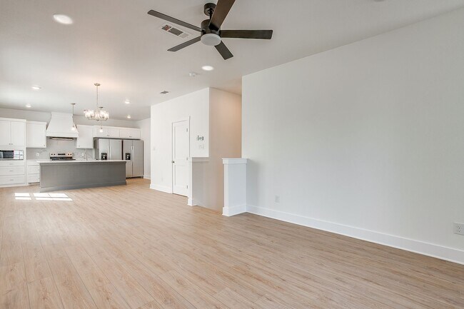 Building Photo - 2333 Benbrook Blvd