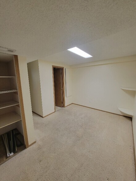 Building Photo - 3449 Queen Anne Way