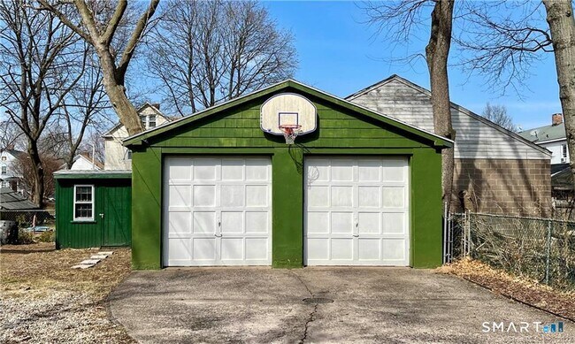 Building Photo - 21 Parmelee Ave