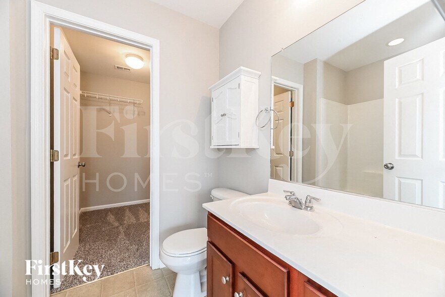 Building Photo - 105 Vinca Dr