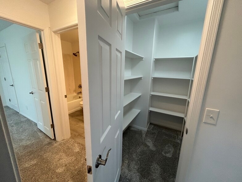 Building Photo - 9208 W Coolidge St