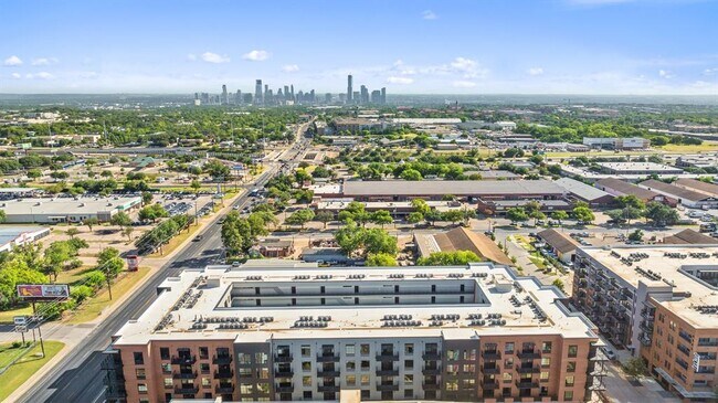 Building Photo - 4315 S Congress Ave