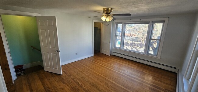 Building Photo - 123 Scott St