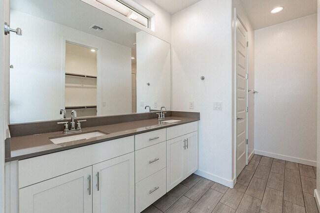 Building Photo - Modern Elegance in the Heart of Asante – L...