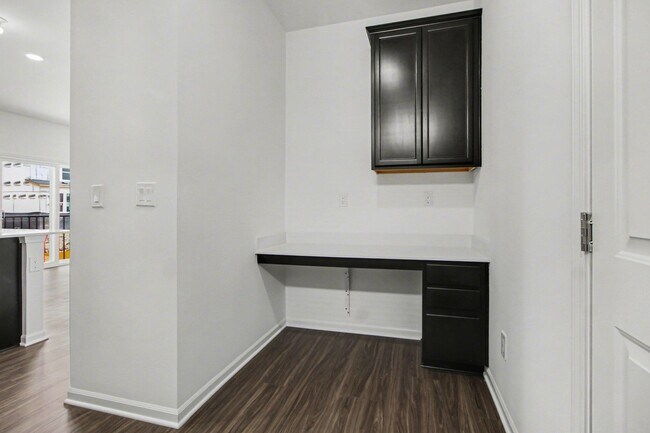 Building Photo - 832 Kuss Dr