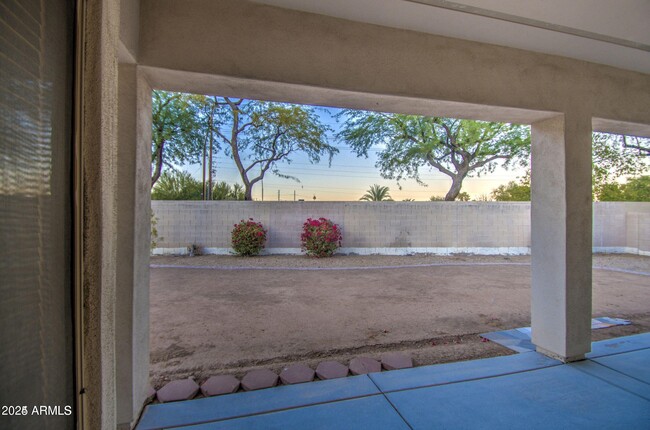 Building Photo - 218 E Sunburst Ln