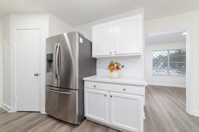 Building Photo - 17003 Summer Dew Ln