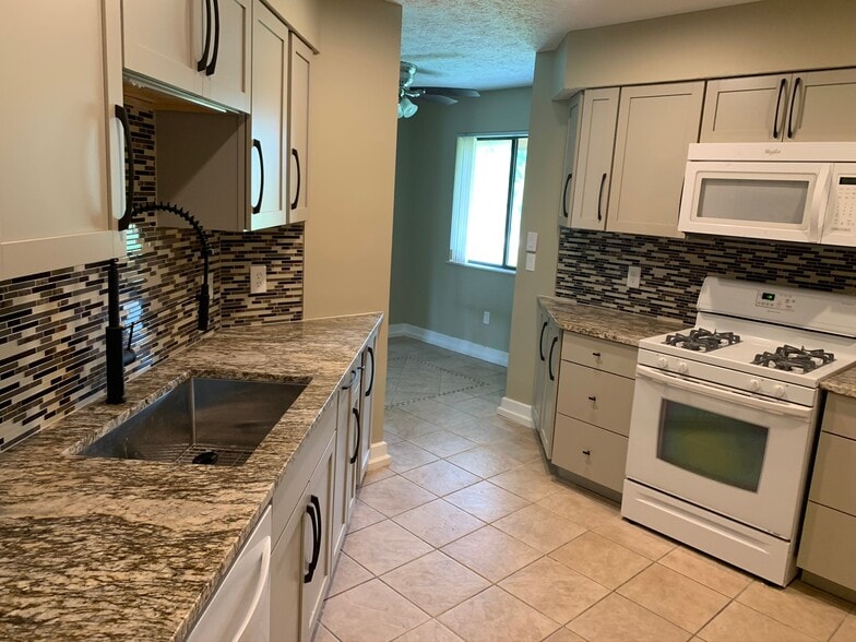 Building Photo - 2338 Briarwood Pl
