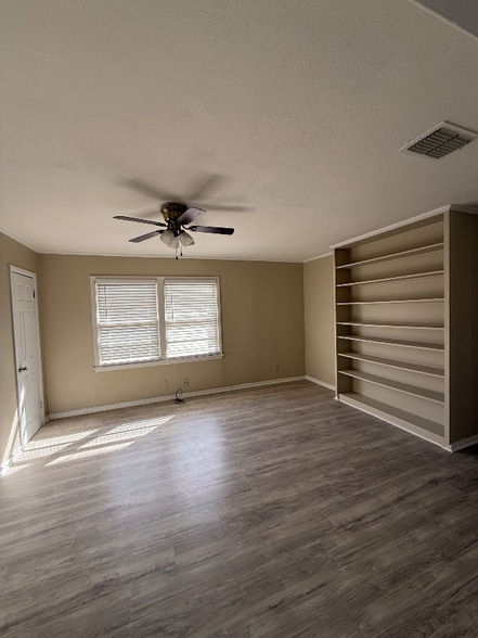 Building Photo - 212 Skyline Dr