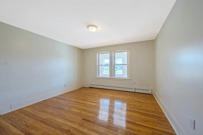 Building Photo - 318 Newton St