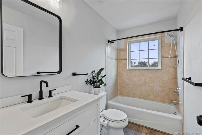 Building Photo - 6 Rhodora Terrace