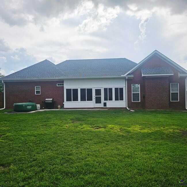 Building Photo - 316 Montview Way