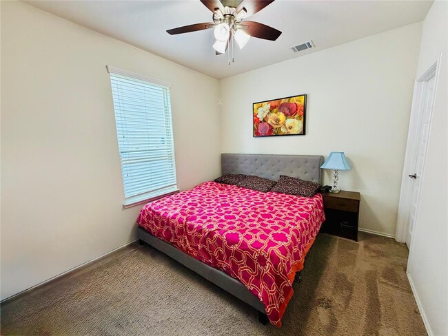 Building Photo - 13904 Osmarea Dr