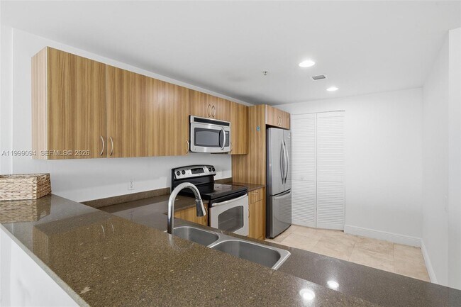 Building Photo - 6305 Indian Creek Dr
