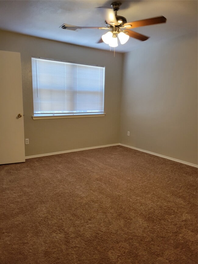Building Photo - 6055 Green Heather Ln