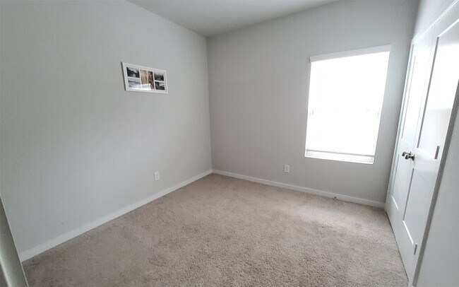 Building Photo - 17359 King Eider Rd