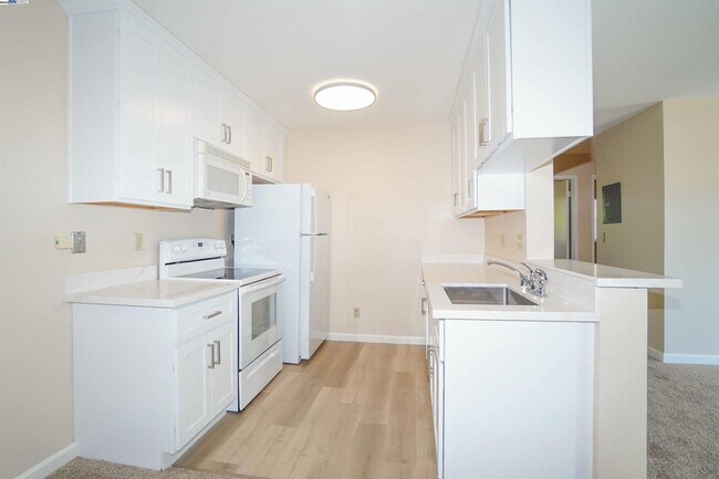 Building Photo - 3670 Silver Oaks Way