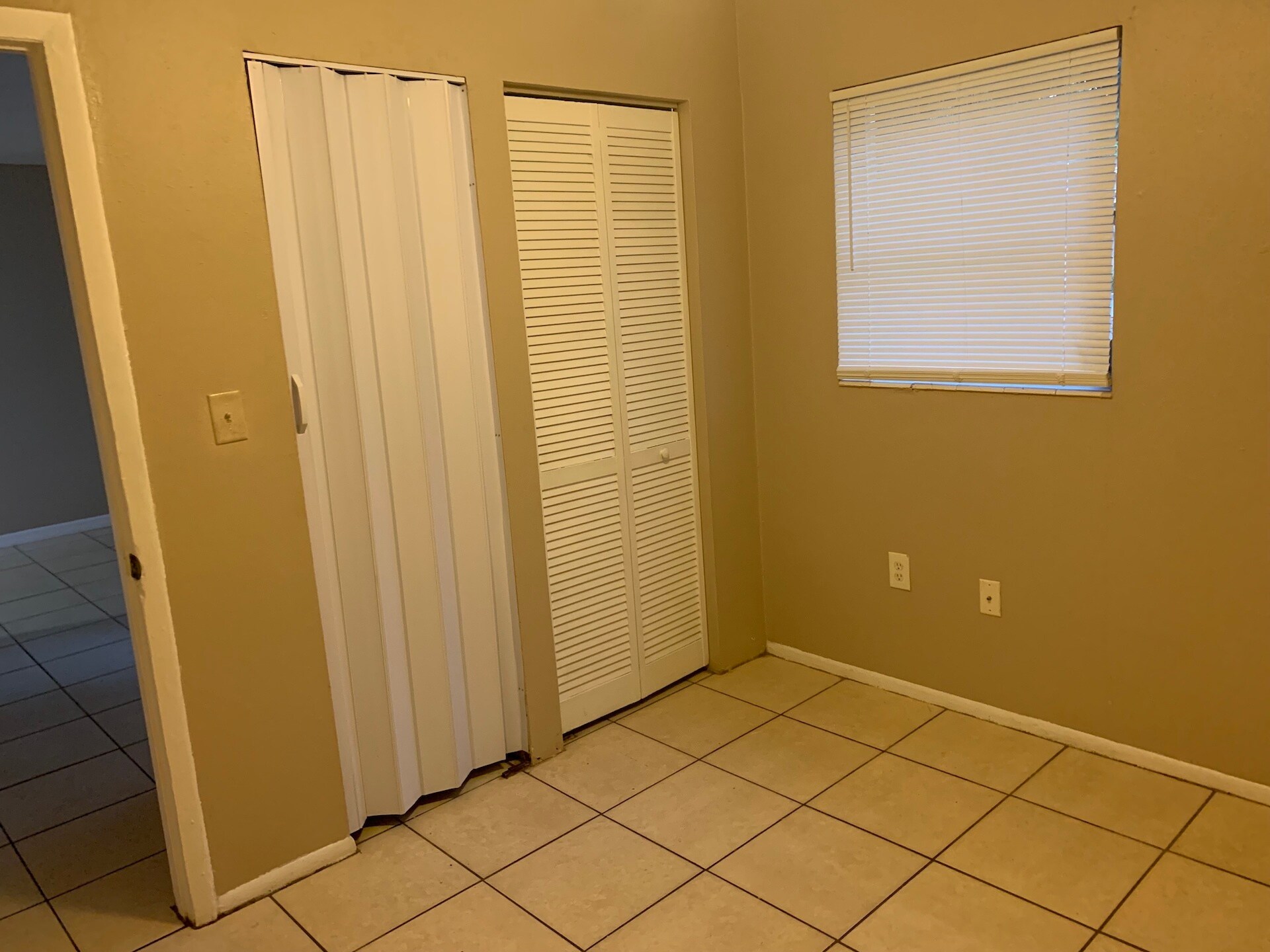 Building Photo - 10008 N Lantana Ave