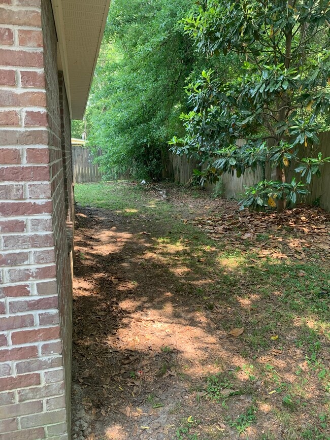 Building Photo - 216 E Church St