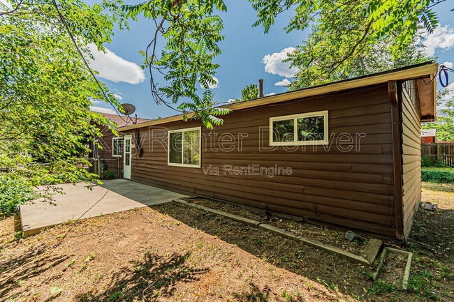 Building Photo - 400 Lily Ln
