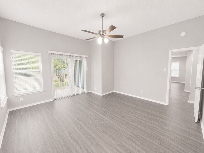Building Photo - Completely updated Ventura beauty with over 2,000 square feet, TWO living areas, and a downstairs...