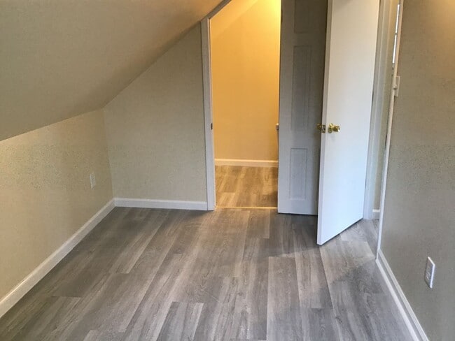 Building Photo - 4 Bedroom Single Family Home