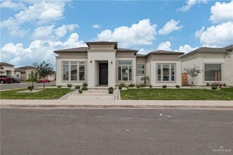 Building Photo - 27 Viola St