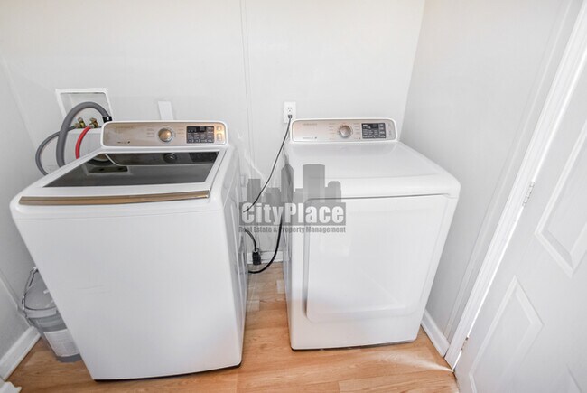 Building Photo - 2841 W Ray St