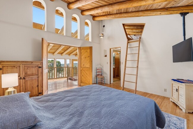 Building Photo - Enchanting Country Adobe