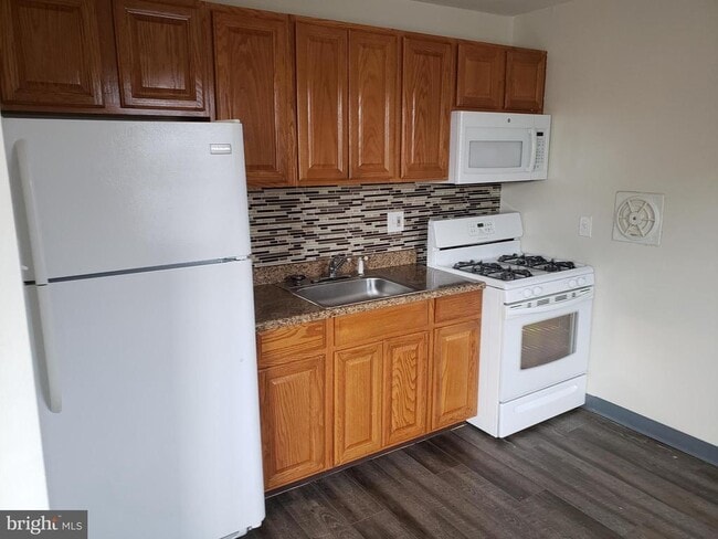 Building Photo - 737 Borbeck Ave