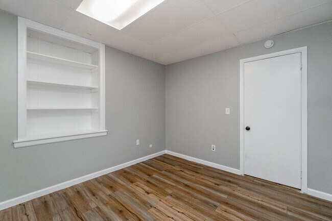 Building Photo - 137-139 Main St