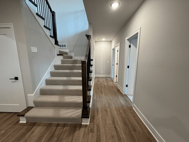 Building Photo - 1401 SW Winthrop Dr