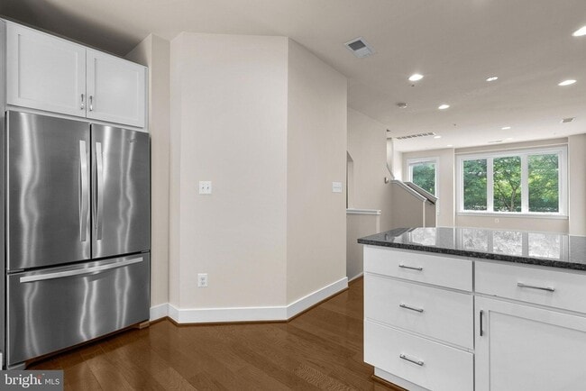 Building Photo - 10413 Fernwood Rd