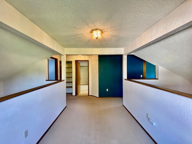 Building Photo - 674