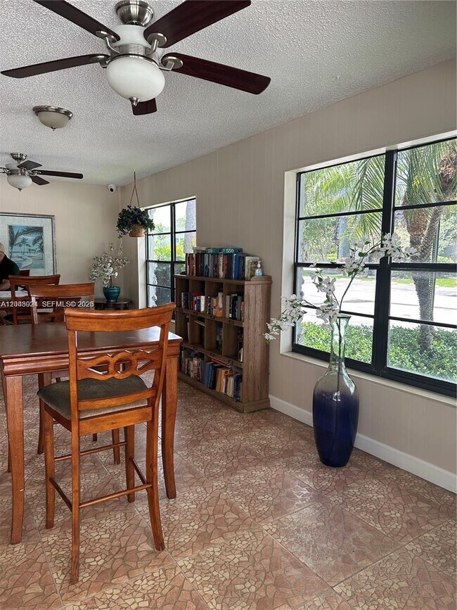 Building Photo - 3105 Oakland Shores Dr