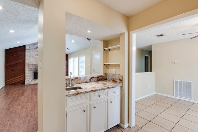 Building Photo - 5046 Spring Forest Dr