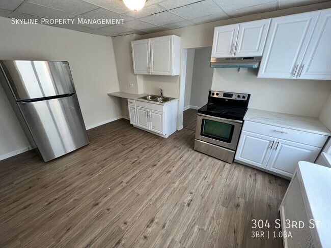 Building Photo - 304 S 3rd St