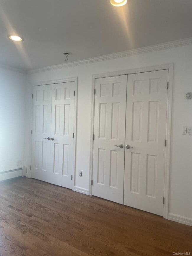 Building Photo - 1016 Oaks Dr