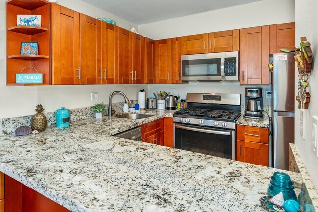Building Photo - 1/1 Updated Furnished Condo + Private Lanai