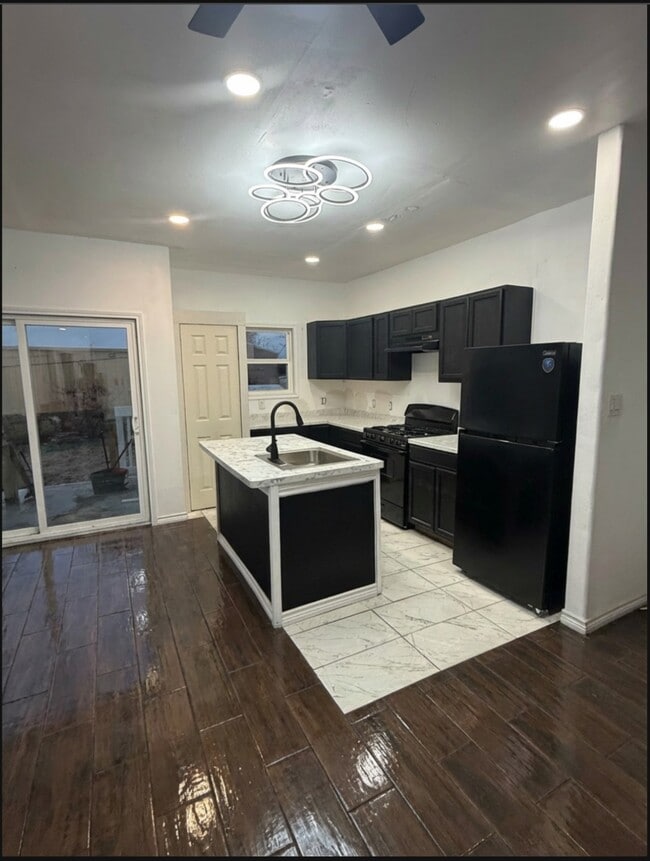 Building Photo - 5519 Osprey Dr